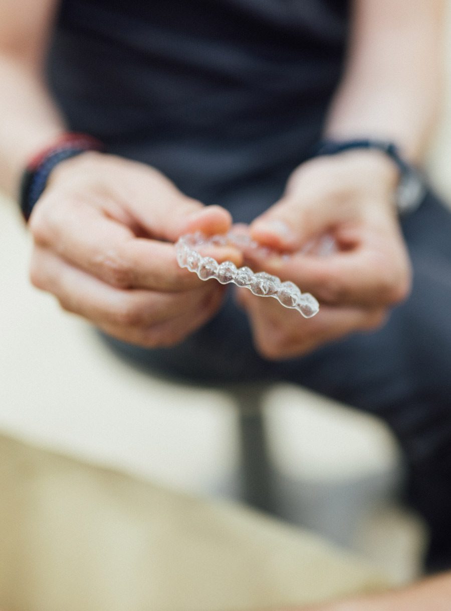 Dr. Chacón con alineadores